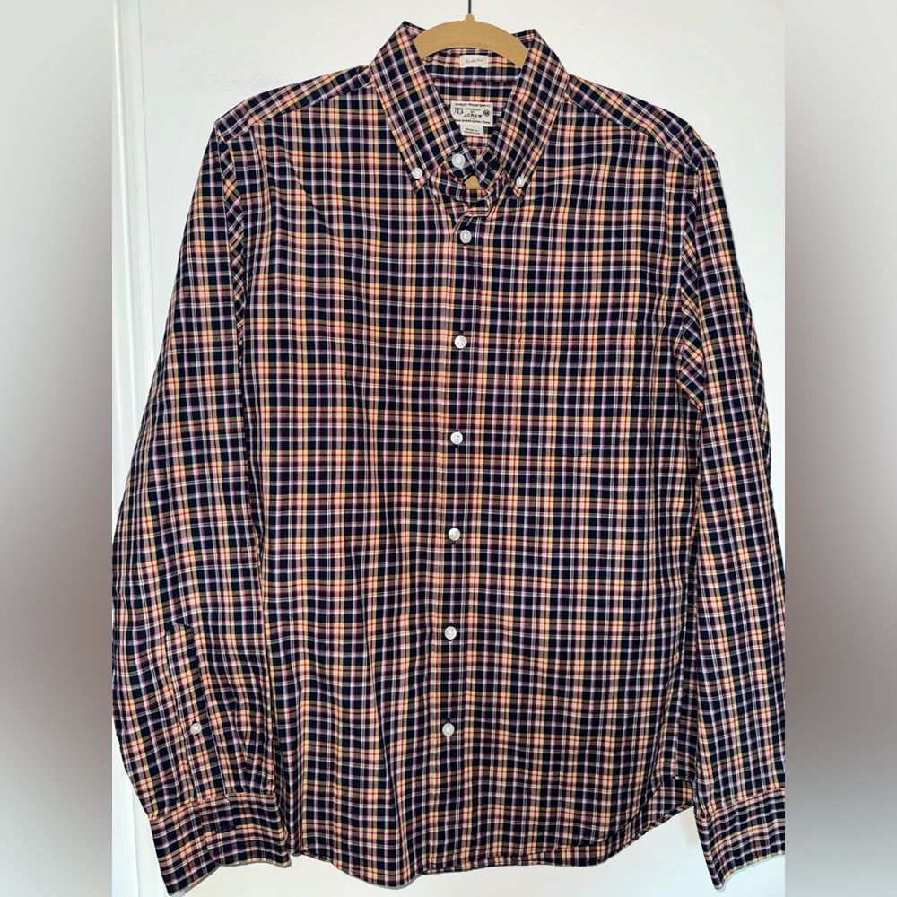 J. Crew Men’s Slim Fit Button Up; size M; great condition!